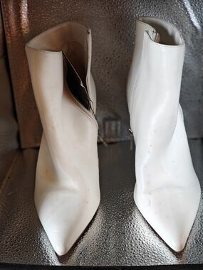 Forever 21 White Pointed Toe Ankle Booties